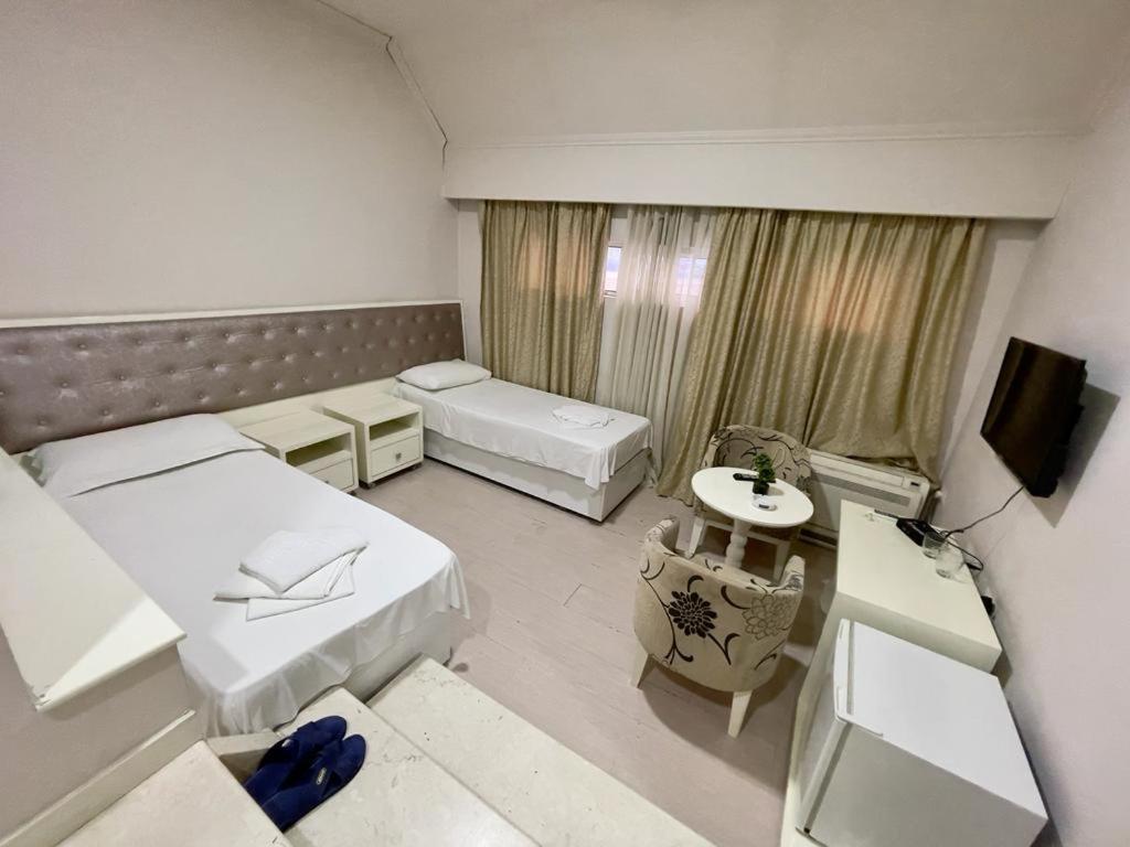 二号舒适酒店 地拉那 外观 照片