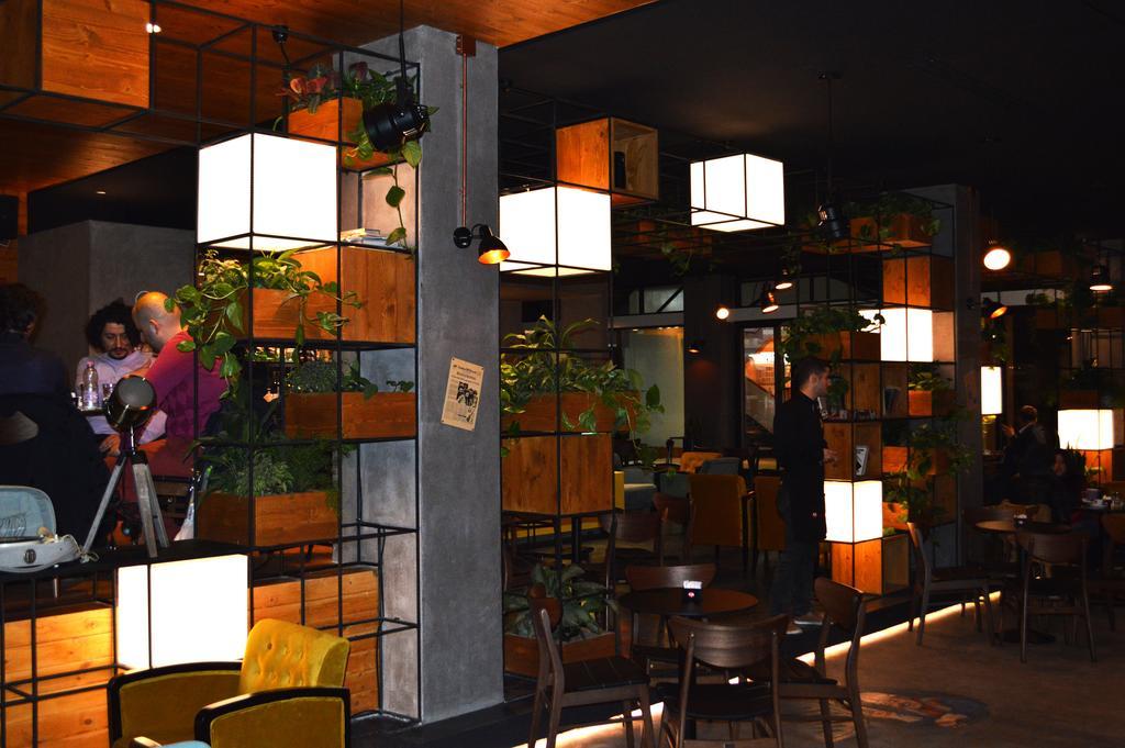 二号舒适酒店 地拉那 外观 照片